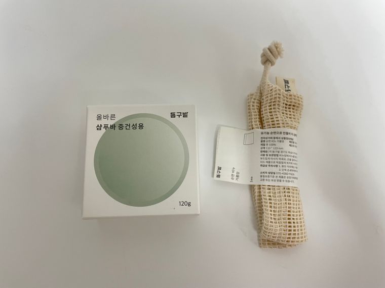 상자에-담긴-샴푸바와-거품망-사진