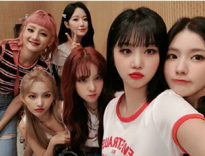 여자아이들-단체-셀카-2