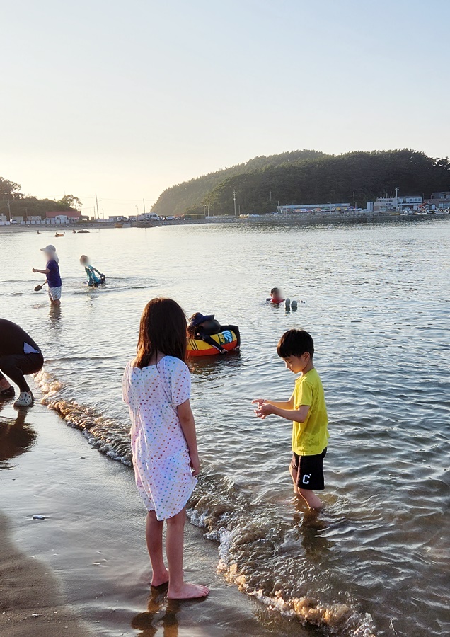 처음에 발만 담근다는 아이들