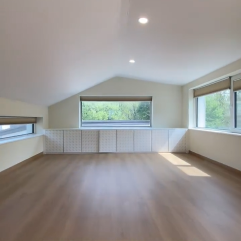 창이 많은 다락방