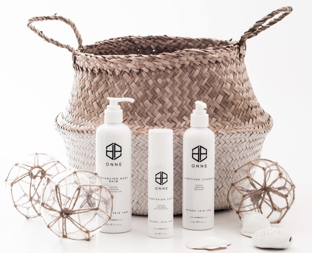 피부 건조함 해결하는 습관과 제품