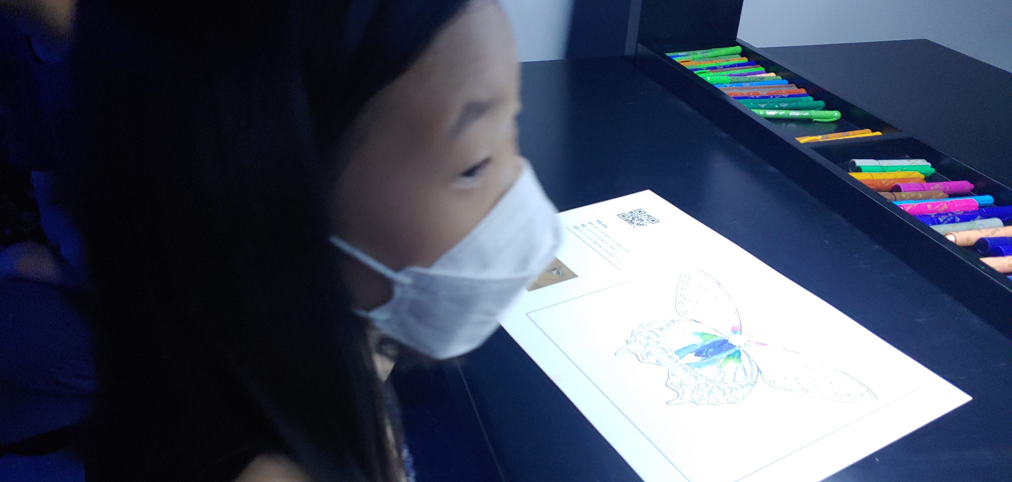 나비 색칠하기를 통해 작품을 남기기