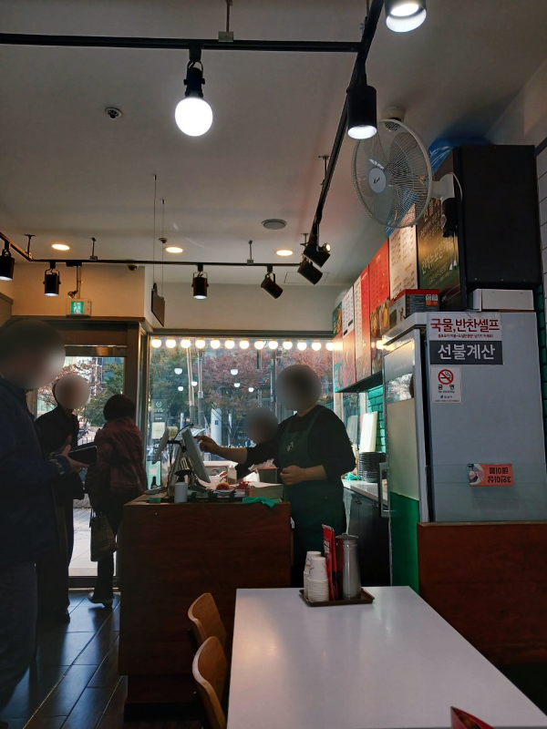 싸다김밥 매장안