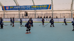 인라인하키 워밍업하는 아이들