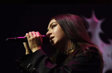 팝스타 찰리 XCX