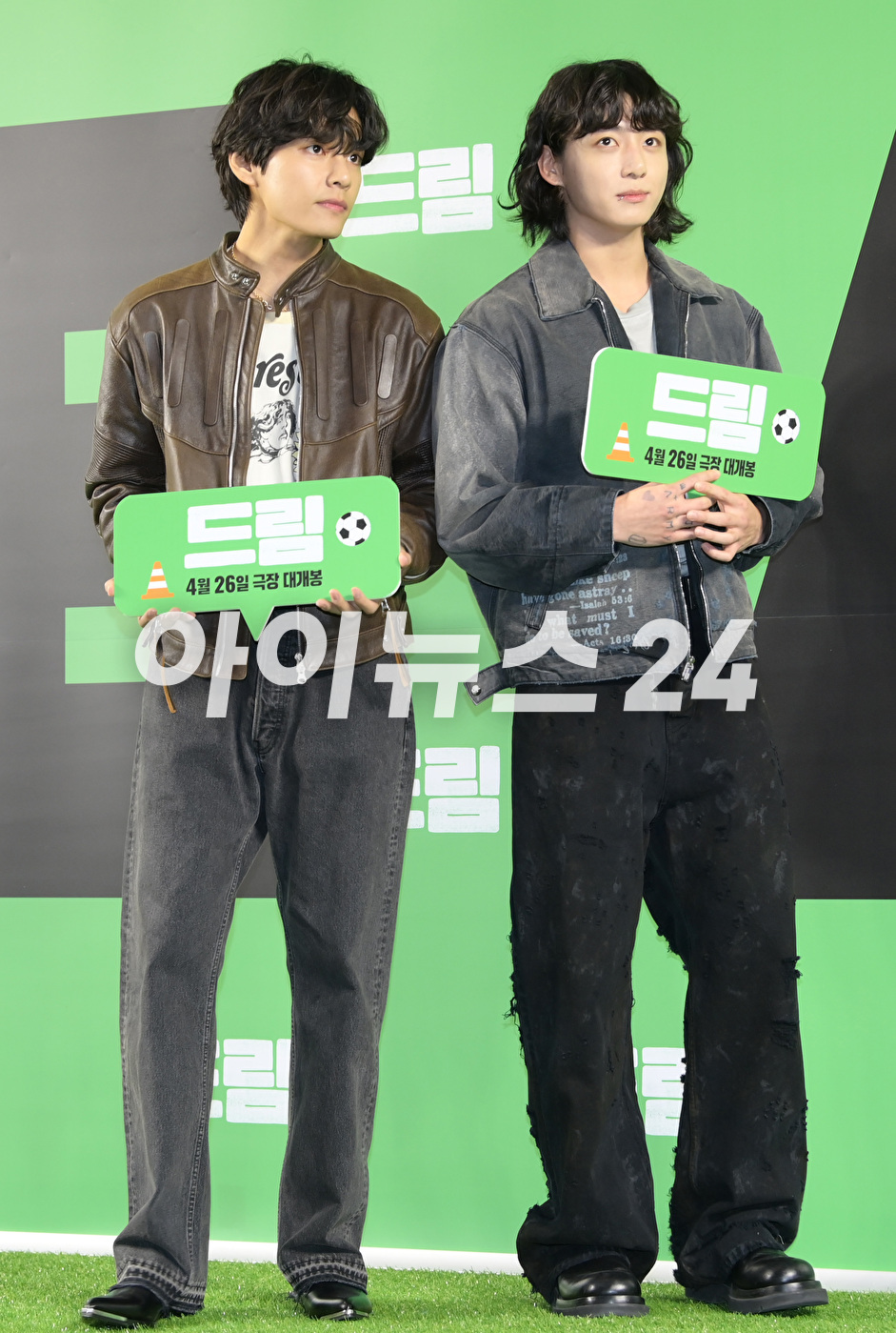 그룹 방탄소년단(BTS) 뷔(김태형)가 24일 오후 서울 강남구 삼성동 메가박스 코엑스에서 열린 영화 '드림'(감독 이병헌) VIP 시사회에 참석하고 있다. [사진=정소희 기자]