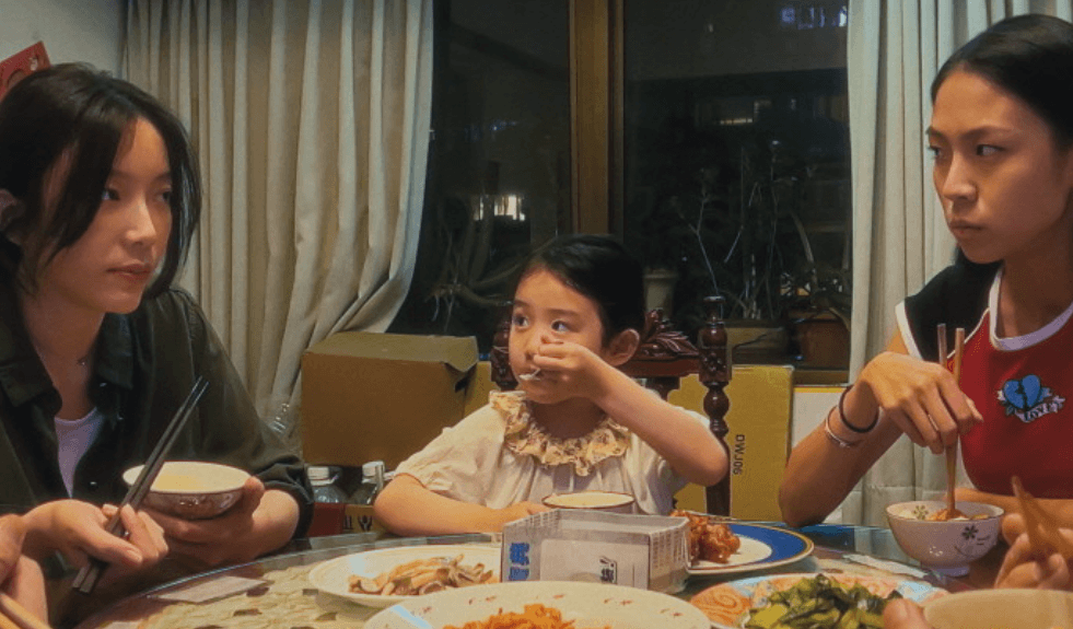 왼손으로 쓴 성장과 치유의 서사