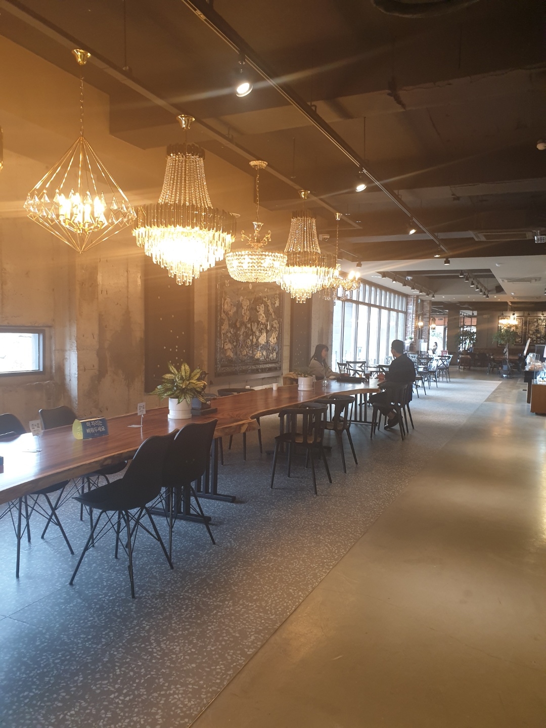 카페 내부 인테리어