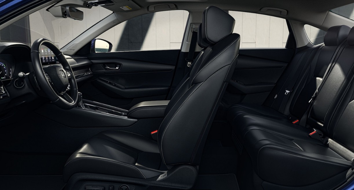 혼다 11세대 어코드 하이브리드 실내 디자인 및 공간