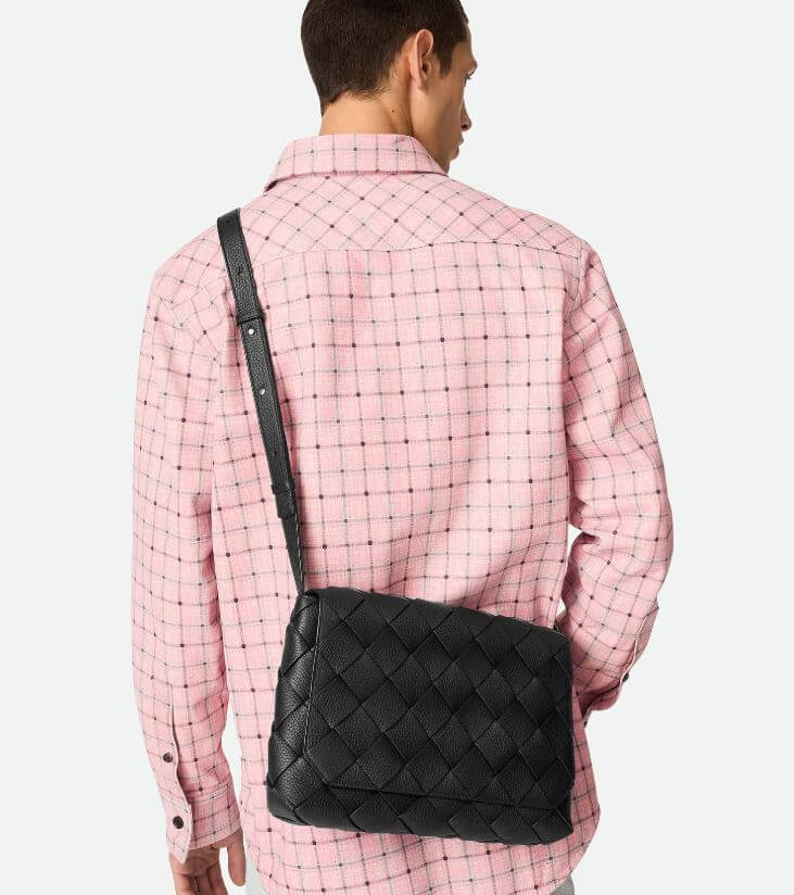 보테가베네타 남자 크로스백