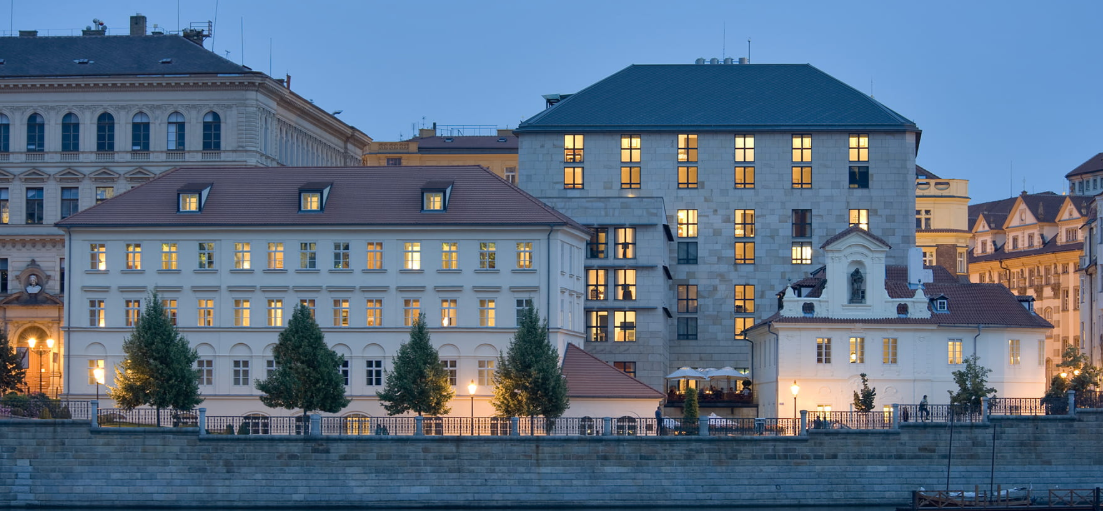 Four Seasons Hotel Prague, 체코 : 소개, 객실, 부대시설, 어메니티, 관광