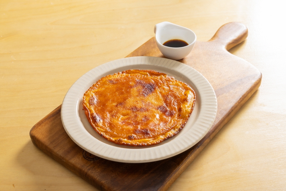 Kimchi-liquid pancake with soy sauce, photographed for VISITKOREA's Soyeon-inspired recipe