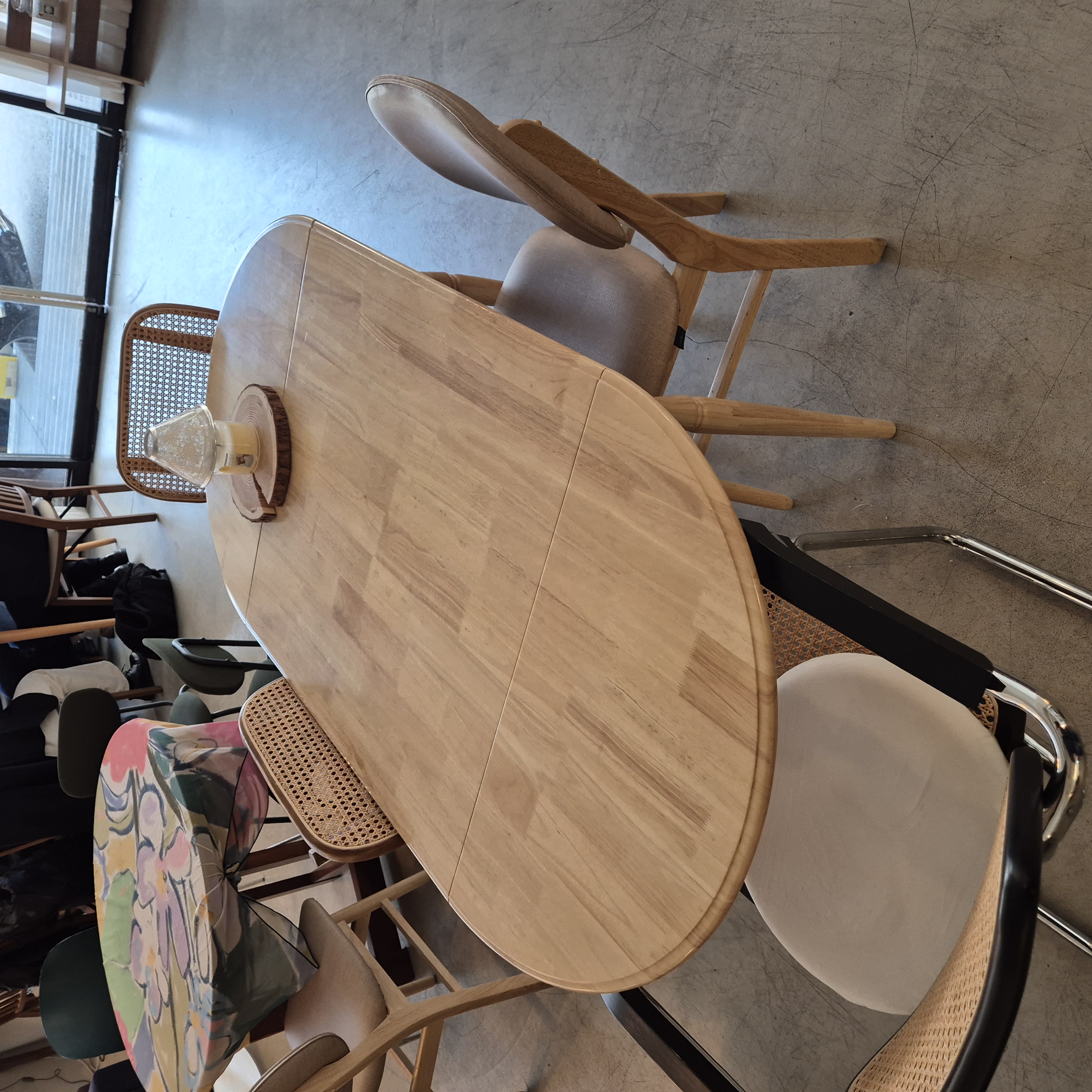 스테이 어도러블 테이블