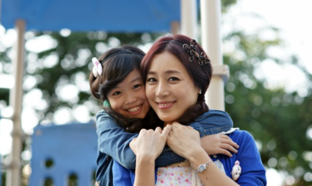 배우 문정희 프로필│나이 학력│결혼과 남편 이야기│프랑스 유학과 외국어 실력│드라마&middot;영화 작품과 2025년 최신 근황 정리