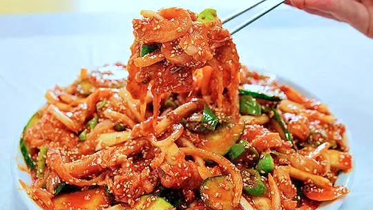식객 허영만 백반기행 168회 최명길 편 새콤달콤하게 무쳐낸 회무침이 예술이라며 극찬받는 회 무침 삼청동 경복궁 맛집 소개