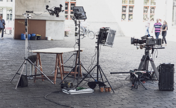 진실의 기록과 윤리적 책임 사이: 2025년 다큐멘터리 영화의 딜레마