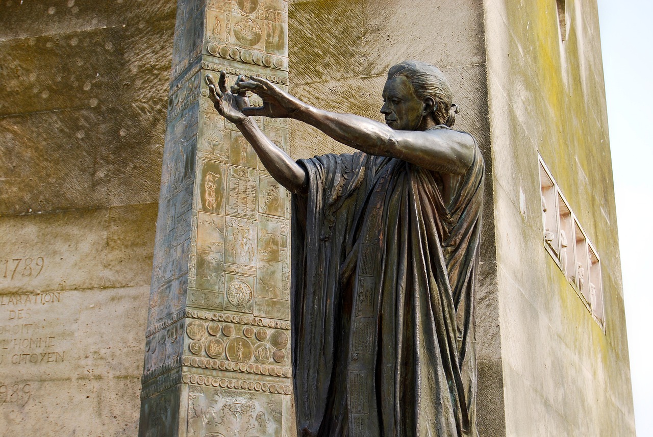 아리스토텔레스를 나타내는 동상