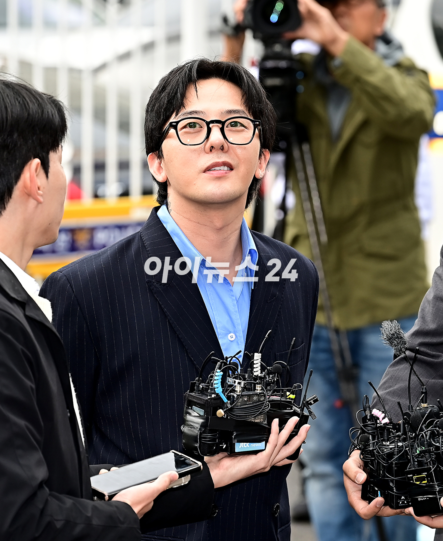 마약 투약 의혹을 받는 가수 지드래곤(GD, 권지용)이 6일 인천 남동구 논현경찰서에 출석하고 있다. [사진=곽영래 기자]