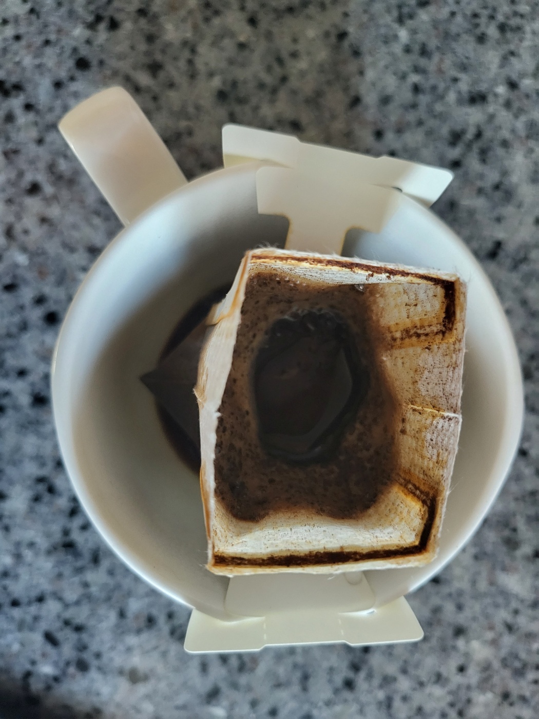 김녕에 사는 김영훈 핸드 드립 일회용 커피 내리기