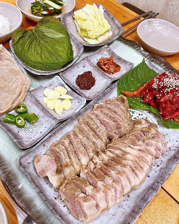 식객 허영만 백반기행 신소율 편 흑돼지보쌈 비빔막국수 수육 코다리막국수 고기국수 원주 맛집 소개