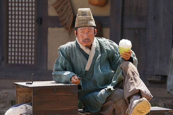 왕과사는 남자