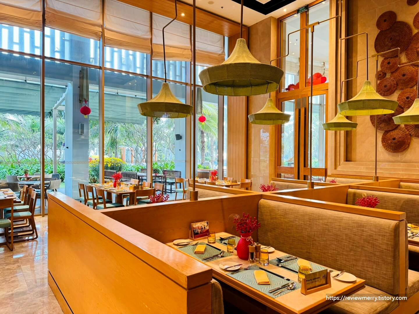 조식장소 테이블