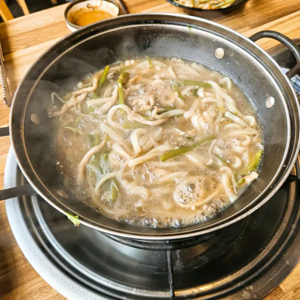 장사의 신 얼큰 샤부칼국수