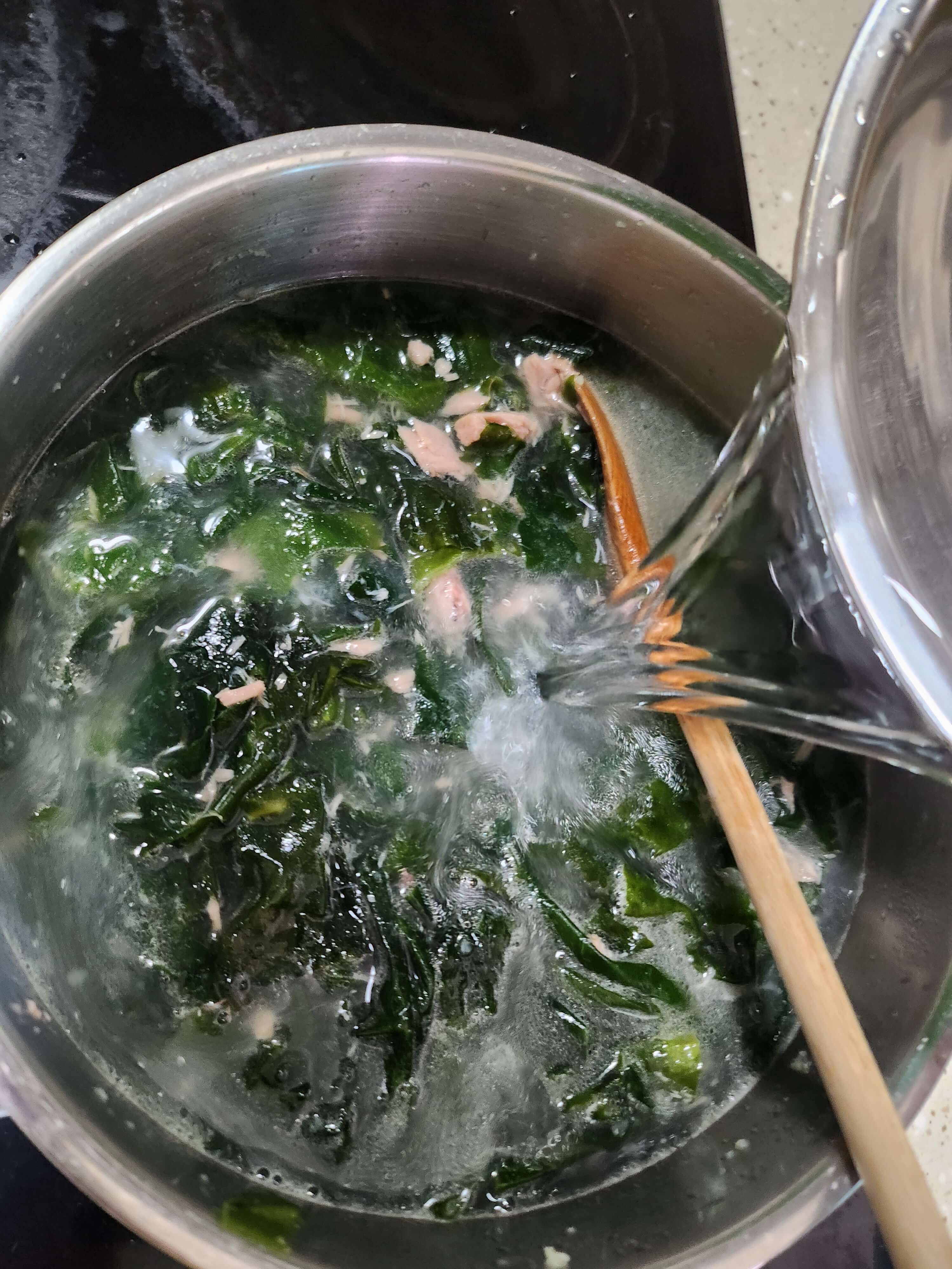참치 미역국 끓이는 방법