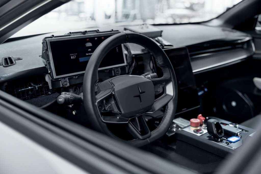 폴스타5 실내 인테리어