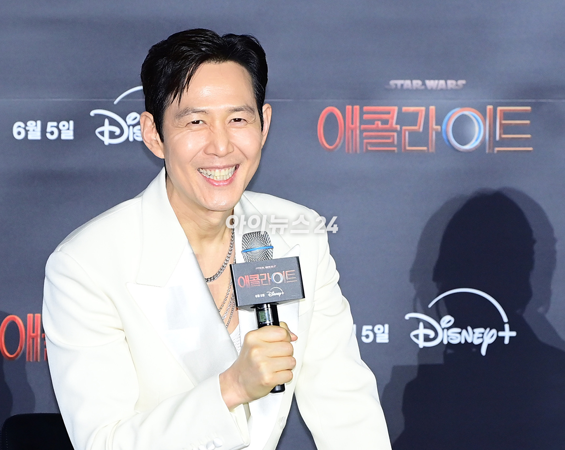 배우 이정재가 5일 오후 서울 용산구 CGV 용산아이파크몰점에서 열린 디즈니+ 오리지널 시리즈 '애콜라이트' 기자간담회에서 포즈를 취하고 있다. [사진=정소희 기자]