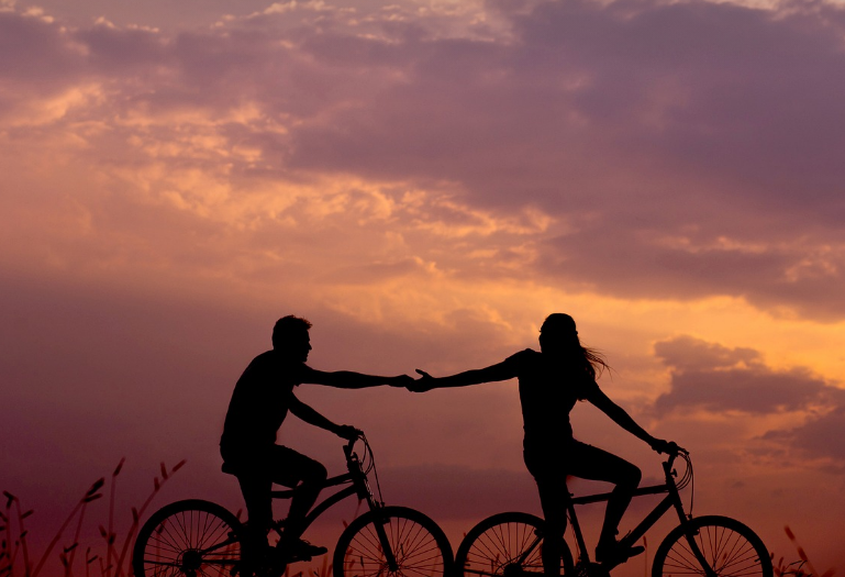 자전거 타는 연인