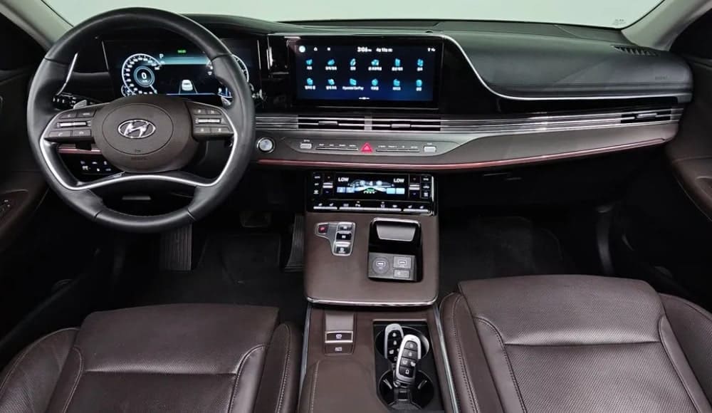 현대 그랜저 IG 중고차 인테리어 및 인포테인먼트