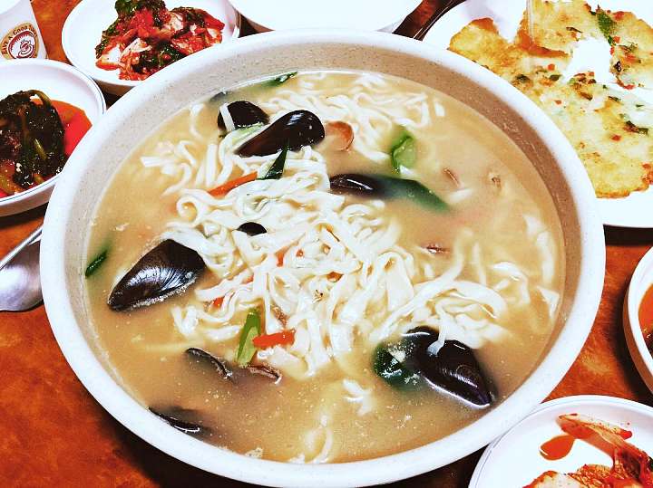 식객 허영만 백반기행 신소율 편 해물두부전골 손두부 두부구이 해물 칼국수 비지찌개 원주 맛집 소개