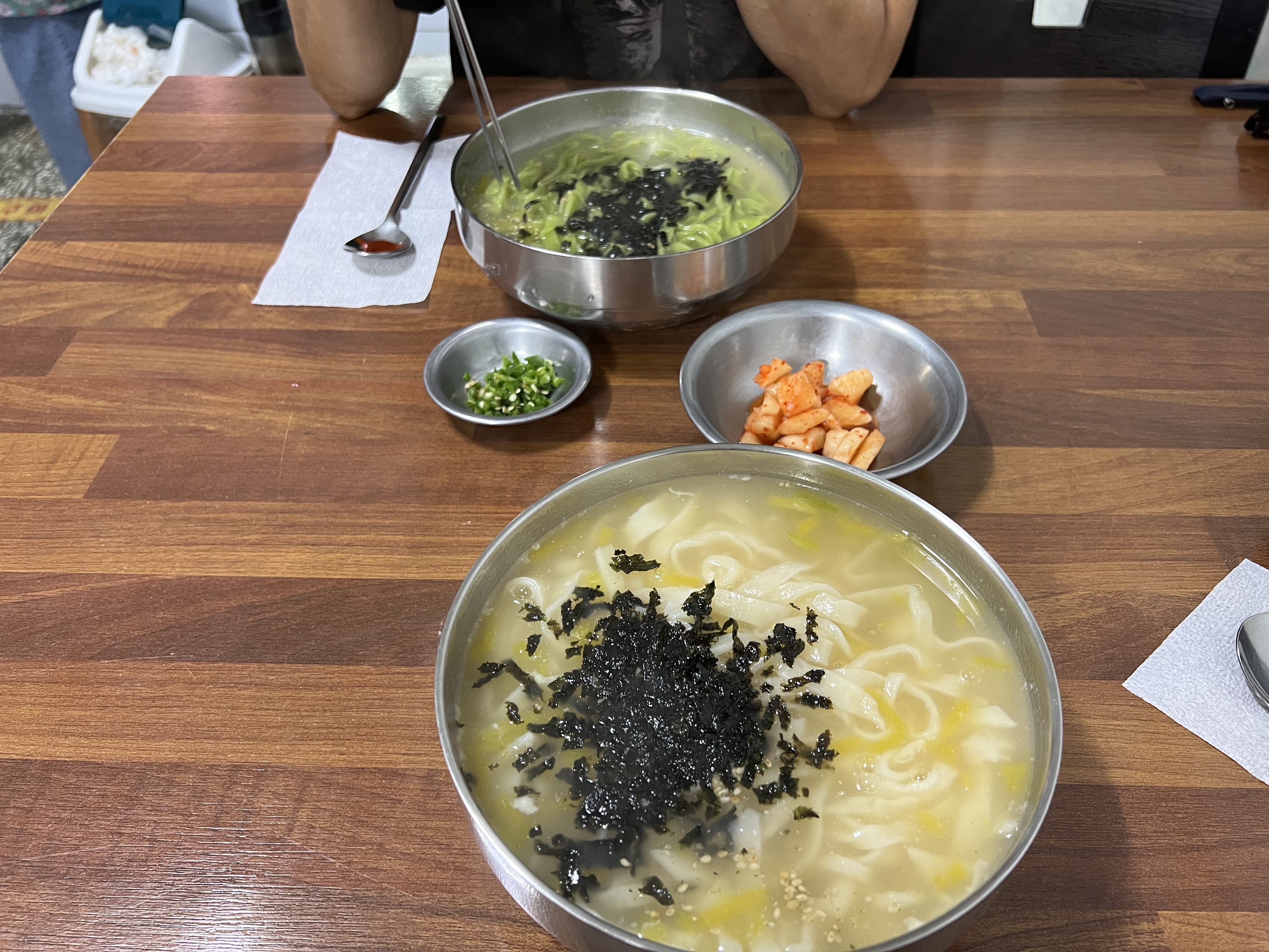 부추칼국수와
칼국수 사진