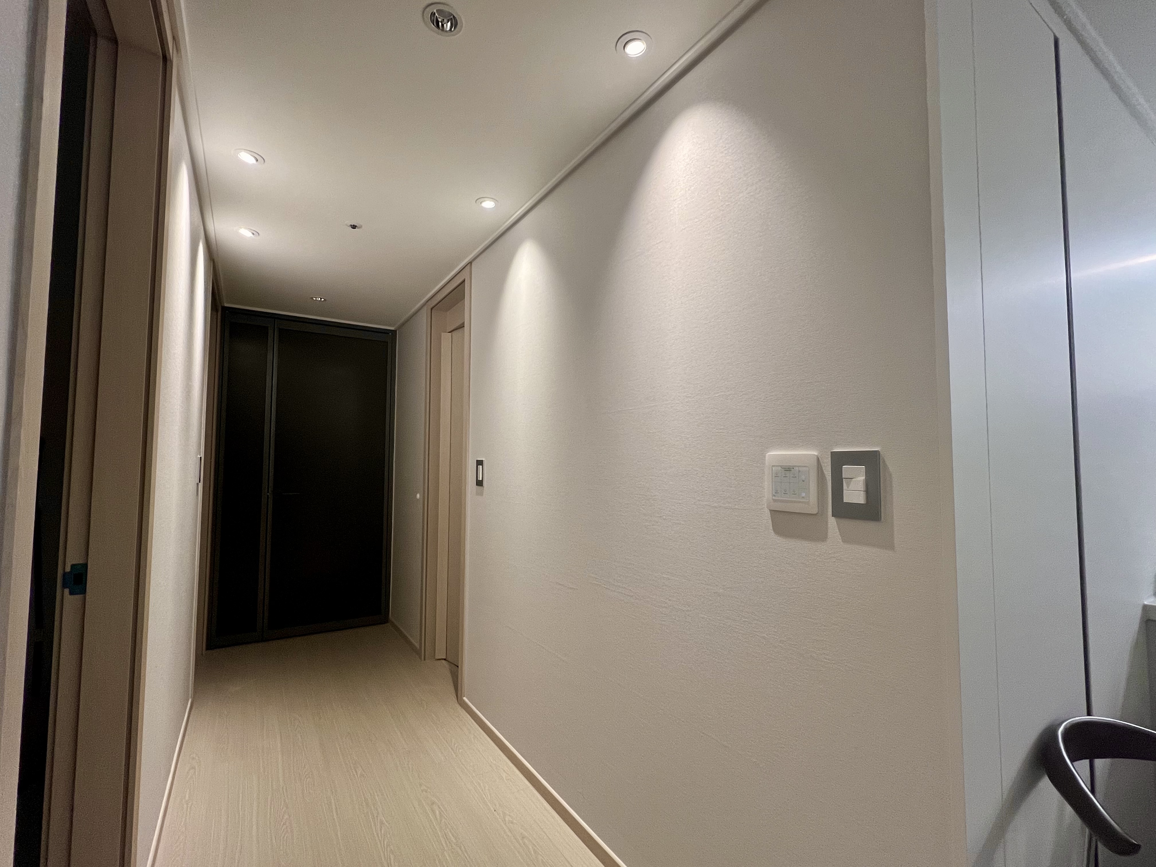 청약-입주-아파트-복도-조명-시공