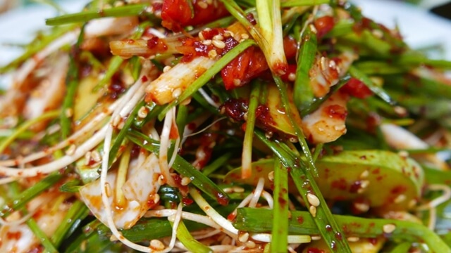 중년건강에 좋은 달래무침