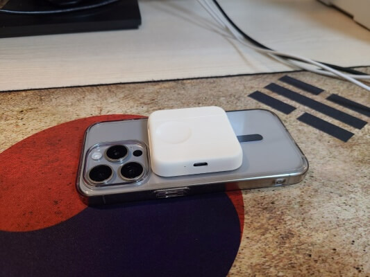 아이폰15 프로에 부착한 케이안 충전기