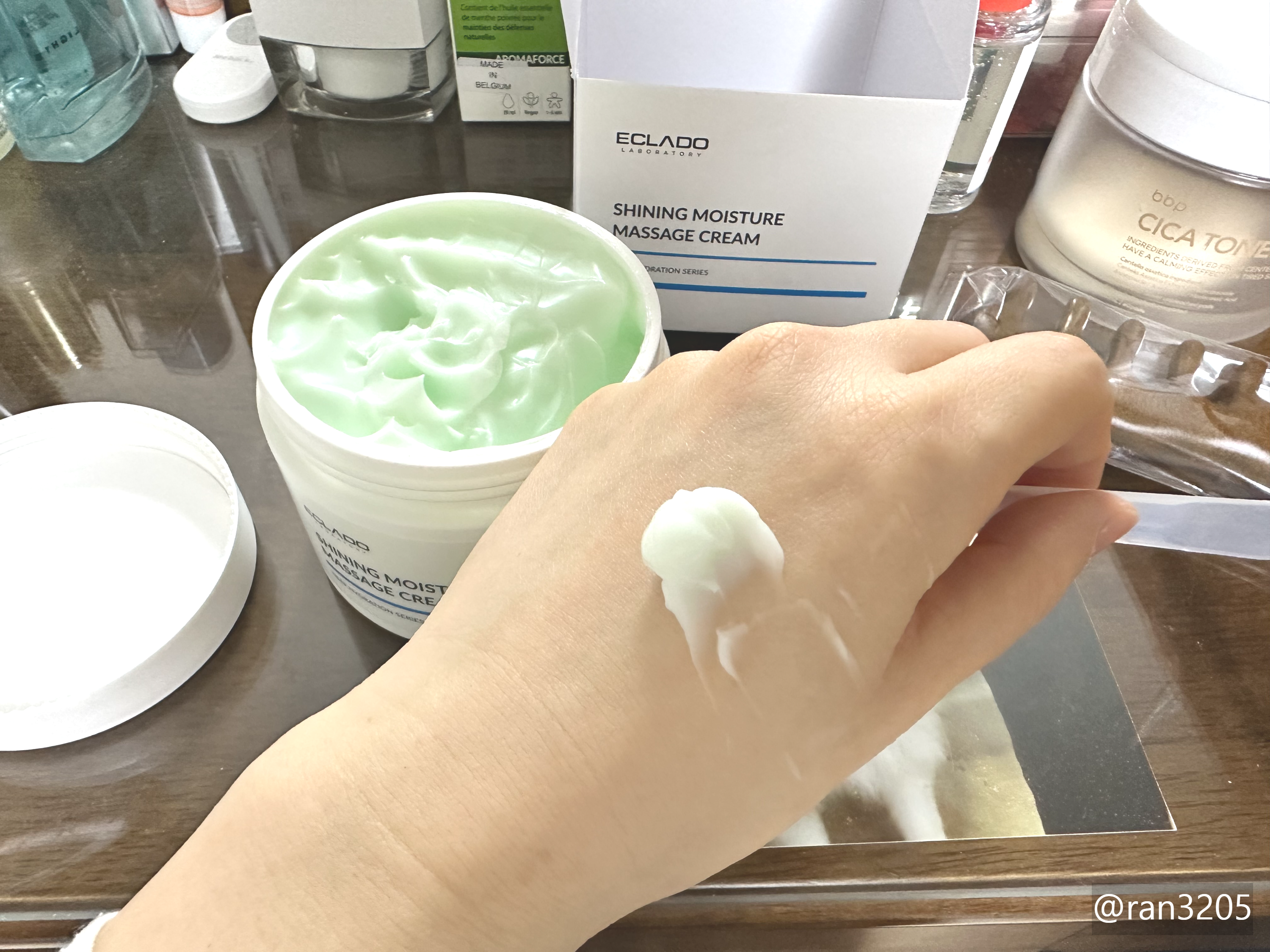 마사지크림 손등 테스트