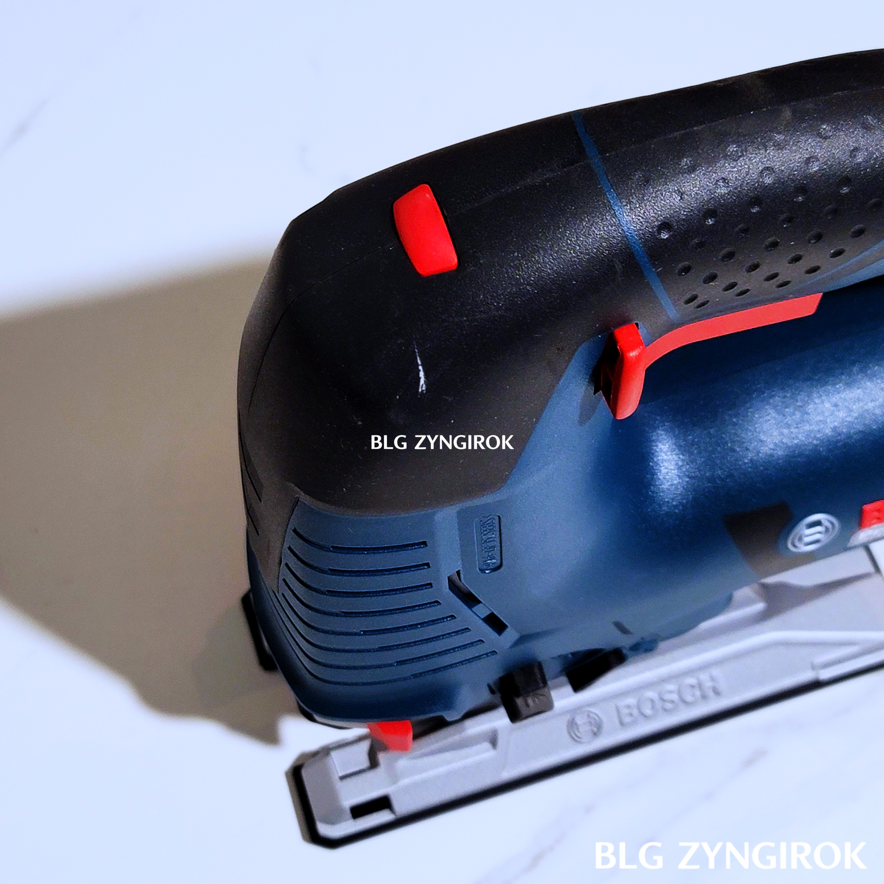 보쉬-직쏘-GST-160-BCE-손잡이-모습이다.