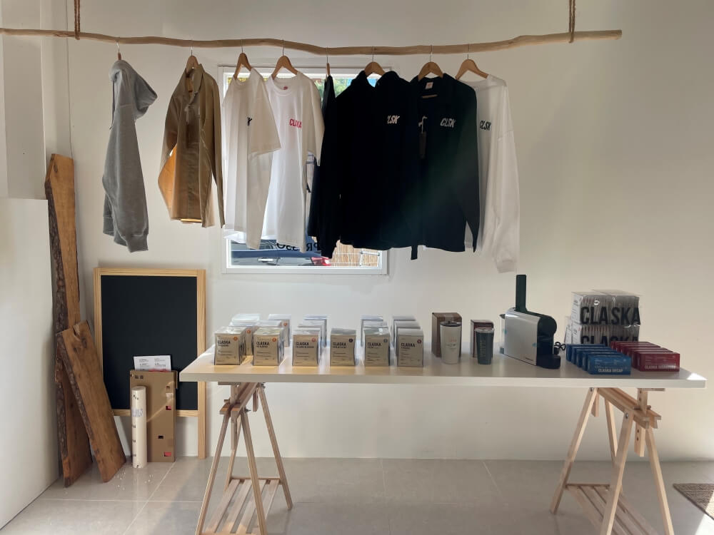 클라스카-에스프레소바-굿즈-진열대
