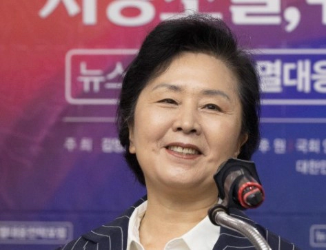 김영선 국회의원 수조물 먹방 소식