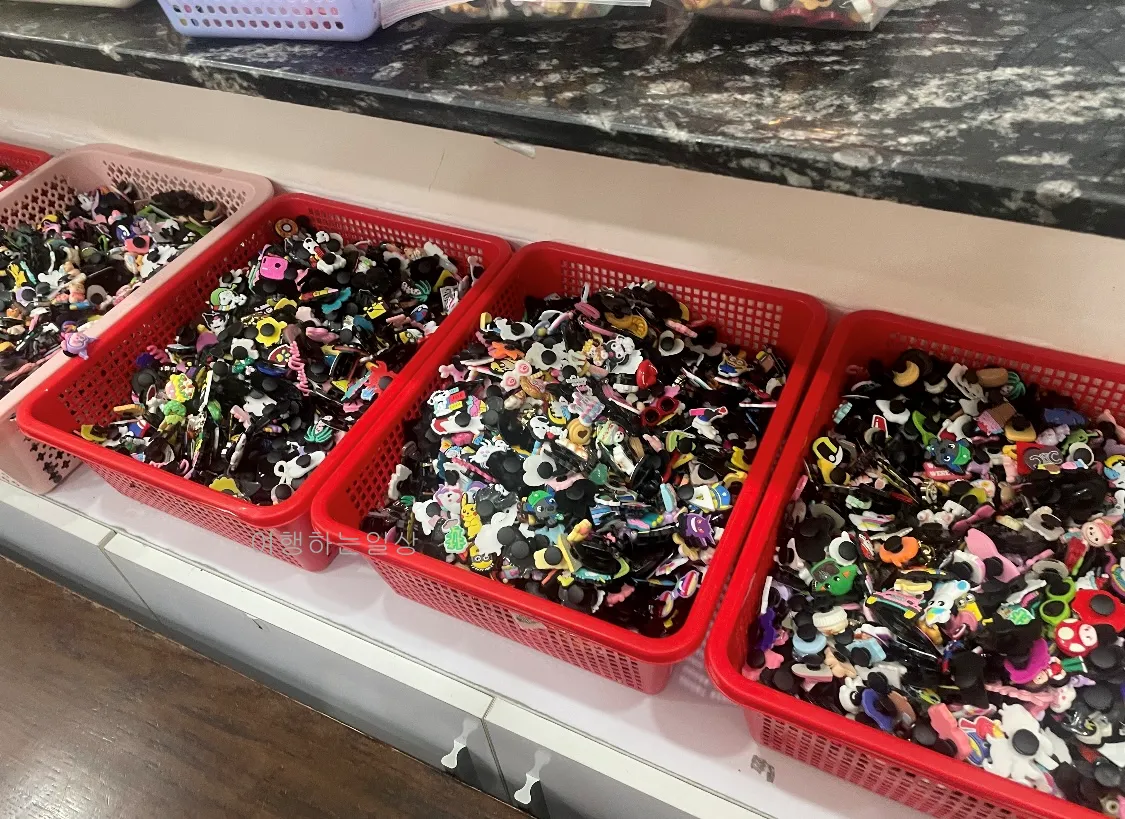 나트랑-시내-구경-기념품샵-추천-가격-비교-(JW기프트샵,크록스켄켄,키사수베니어,티앤푸약국)