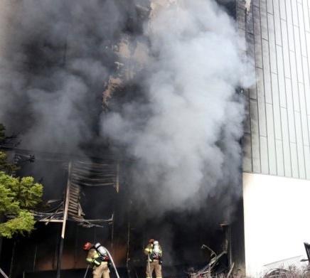 창고에서 불난 현대아울렛