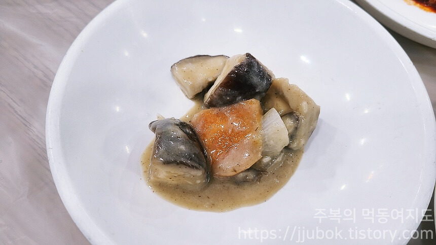 진복식당-보리밥정식-밑반찬-버섯