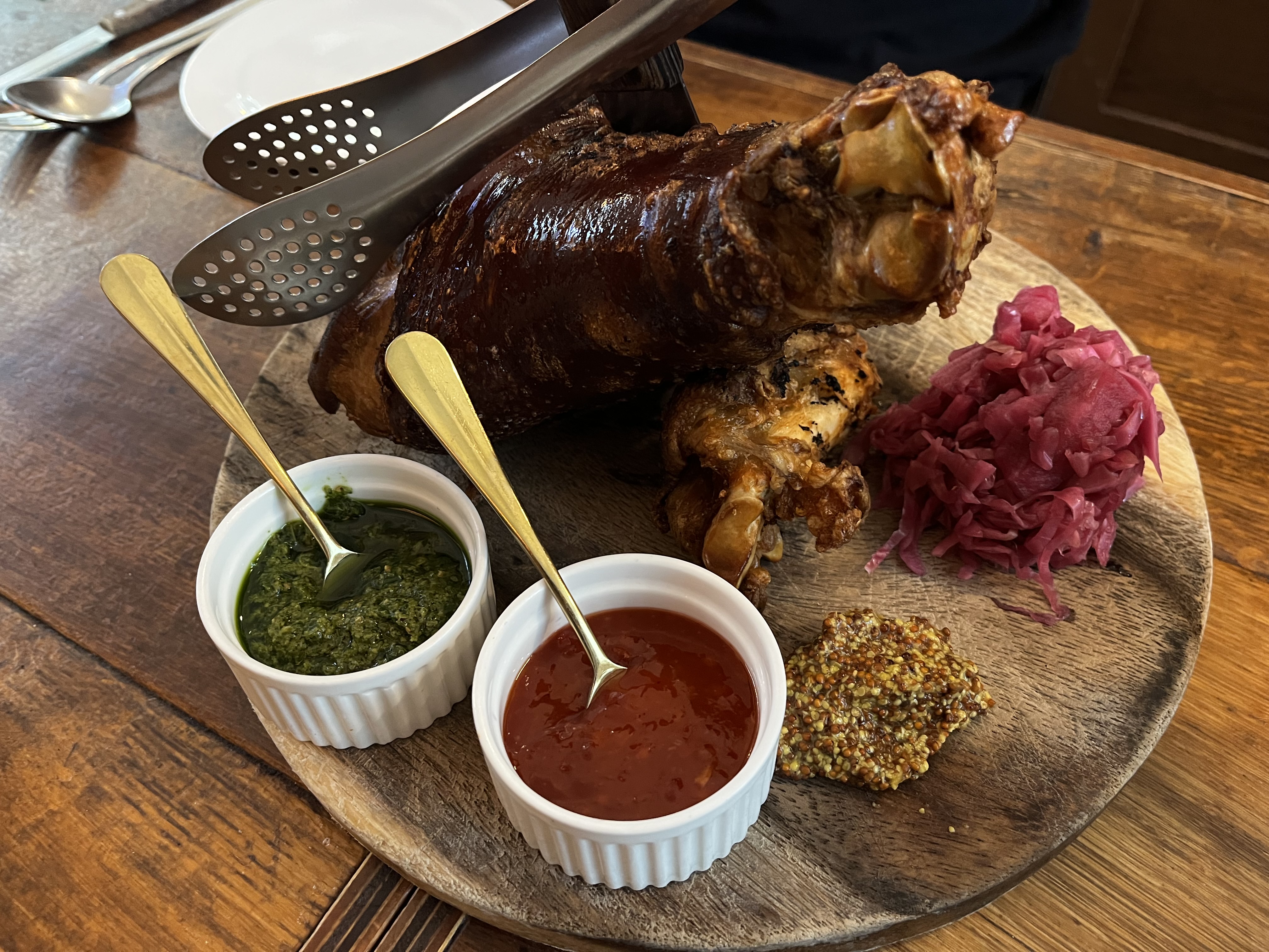 독일 족발 슈바인학센. 강남 개포동 메르시에서 파는 메뉴. 당뇨인도 먹을 수 있는 고기 메뉴