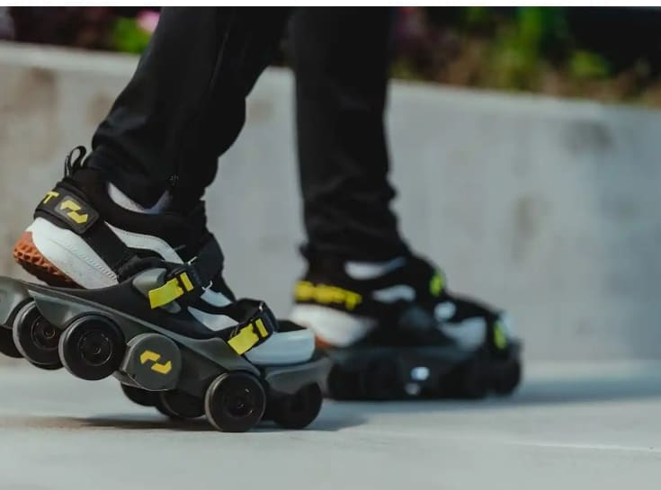 걷기 속도 2.5배로 늘려주는 신발 'Moonwalker' VIDEO: These electric shoes help you easily walk 2.5x faster