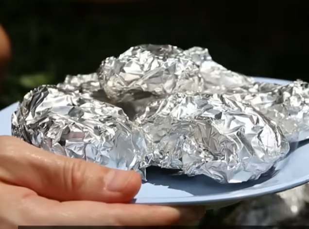 알루미늄 호일에 싼 음식