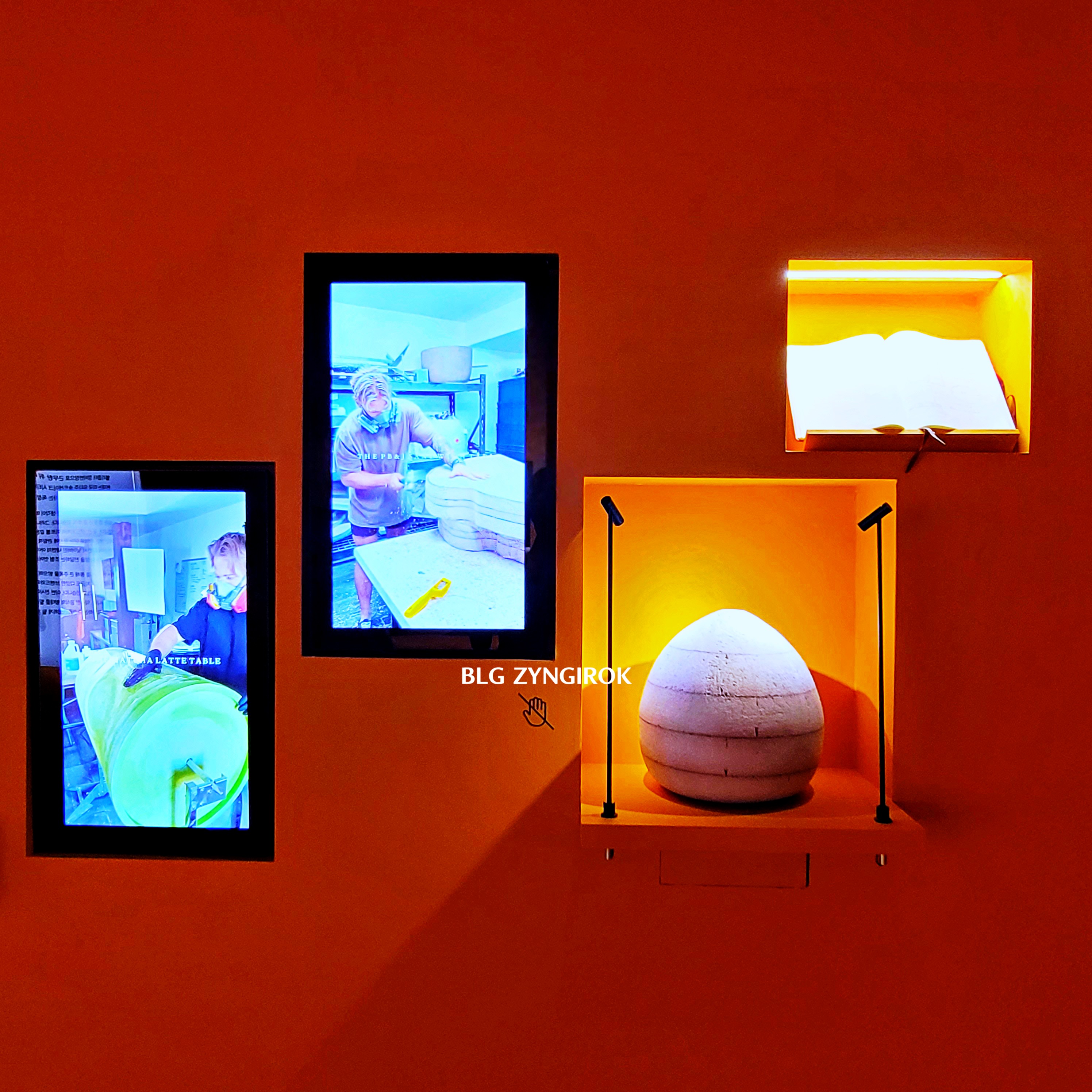 Room for Wonder : KAMBER CARROLL - 작품 모습이다.