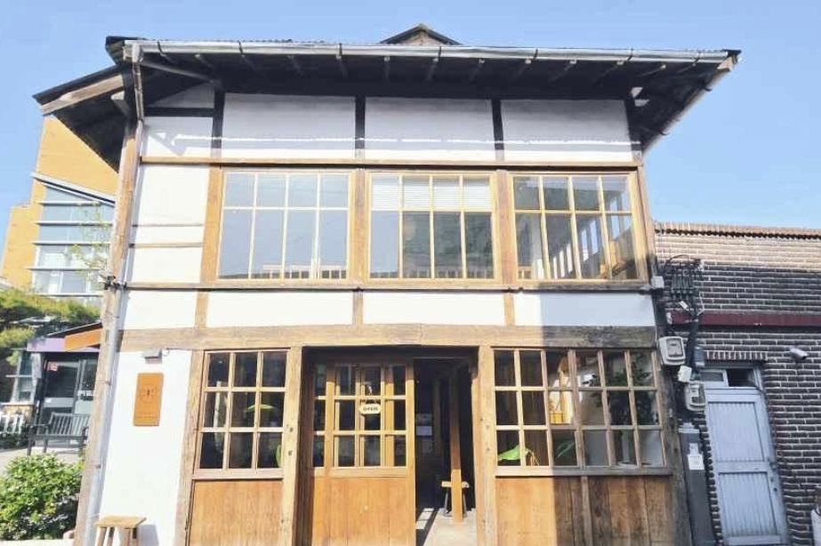 강릉 명주동 소나무 향을 담은 현대적 송화가루 디저트