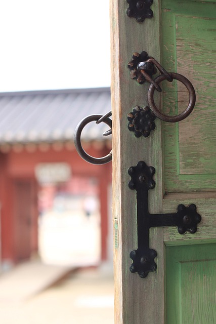 전통 패턴을 재구성한 커머스 상세페이지 분석